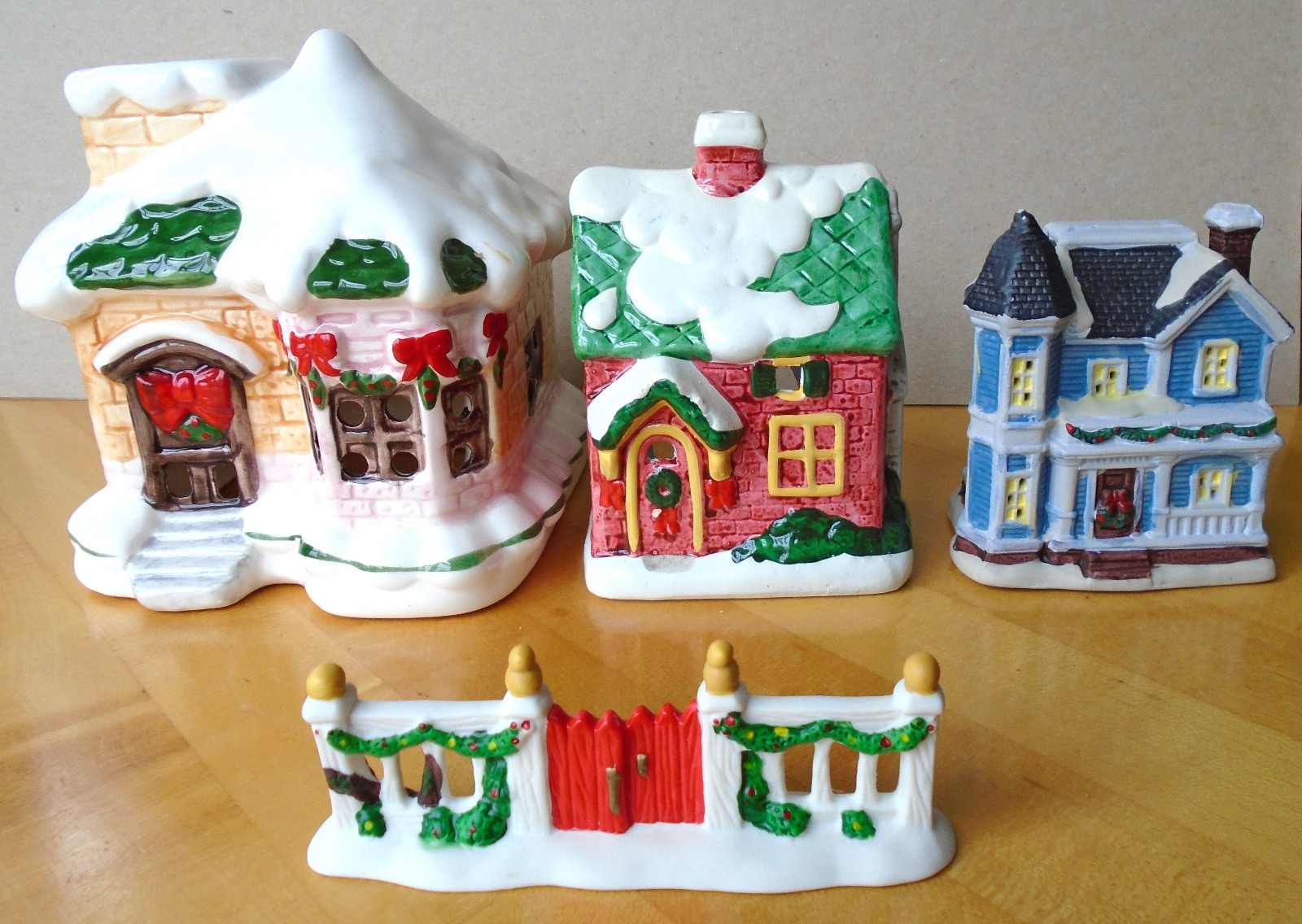 Vintage Christmas Village Houses & Fence, Porcelain /Ceramic