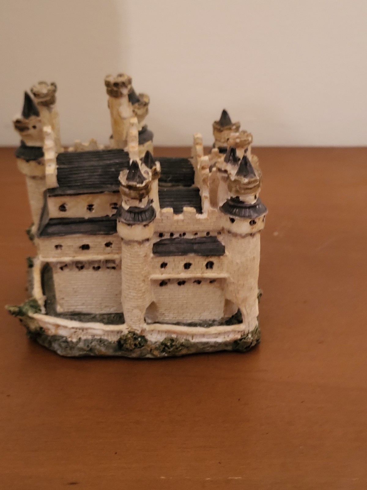 Vintage Christmas Village House from K’s Collection 4inch Resin