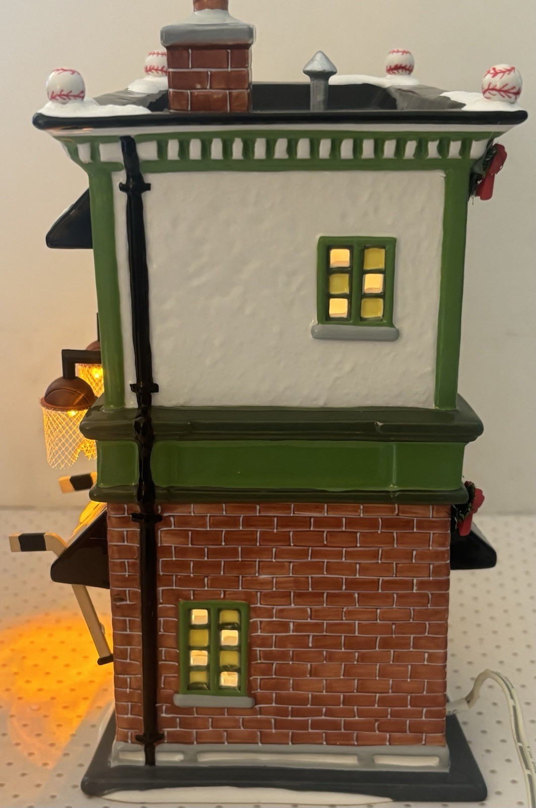 Dept 56 Original Snow Village Store BIG LEAGUE SPORTS 2006 Lighted 56.55604 Ret