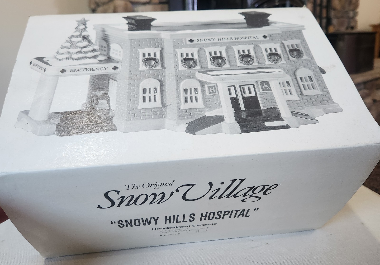 Vintage 1993 Dept 56 Snow Village Snowy Hills Hospital #54488 w/Box + Light