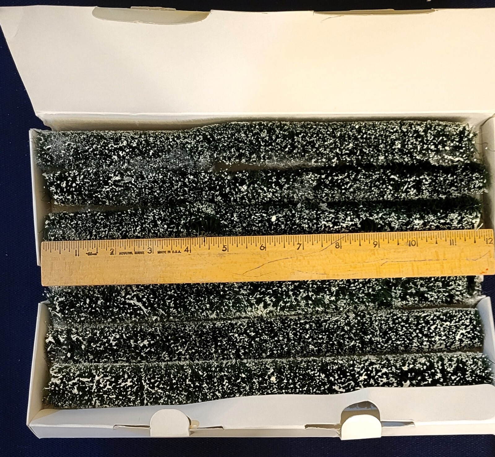 Dept 56 – 2 Sets Of 3 – Snow Village Fexible Sisal Hedge – 6 Pcs #52596