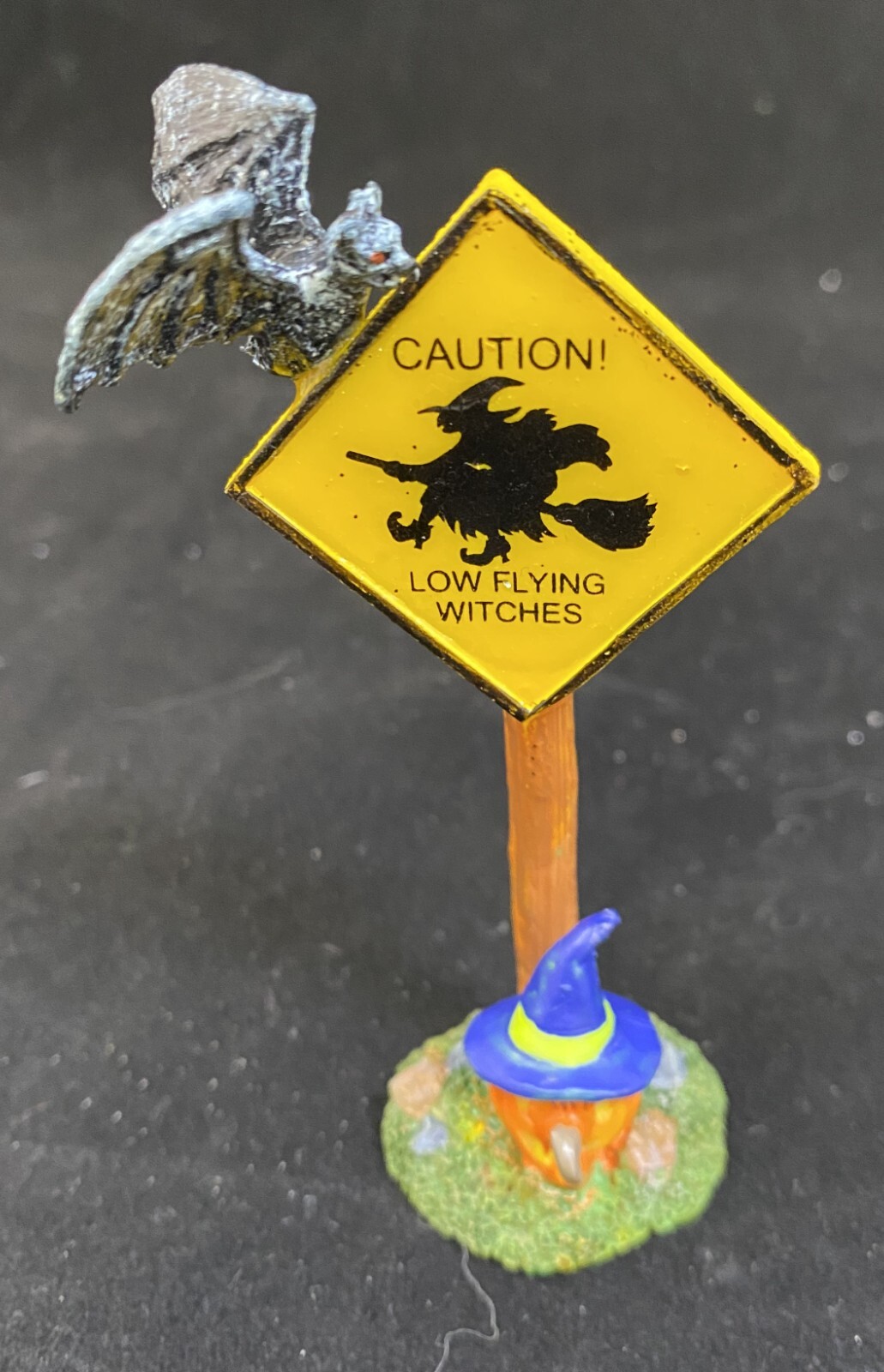 LEMAX SPOOKY TOWN WITCHES HAT CARNIVAL RIDE & LOW FLYING SIGN ANIMATED MUSICAL