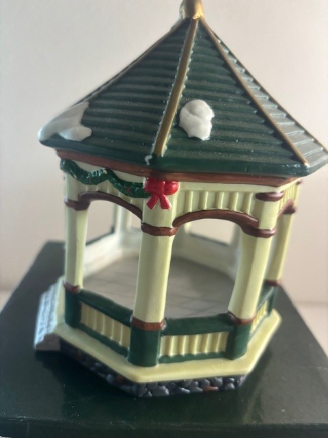 Copperfield Keepsake Town Gazebo Xmas Village Ceramic 5″ x 7″ Decor in Box