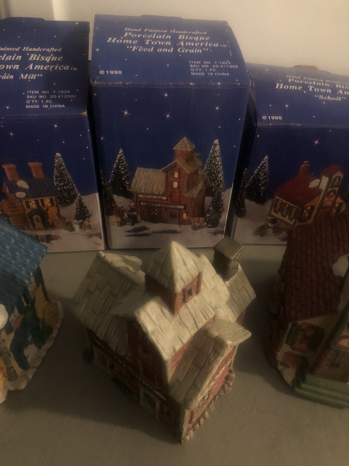 Vintage Home Town America Collection Ceramic Christmas Village 6 Pieces 1995