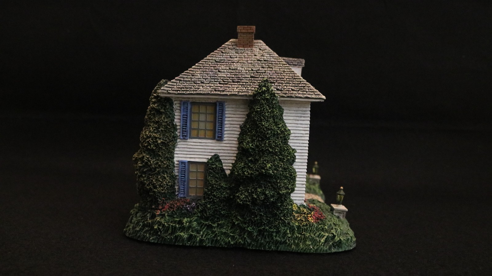 Thomas Kinkade Hawthorne Lamplight Village “Village Library” w COA & Light Kit