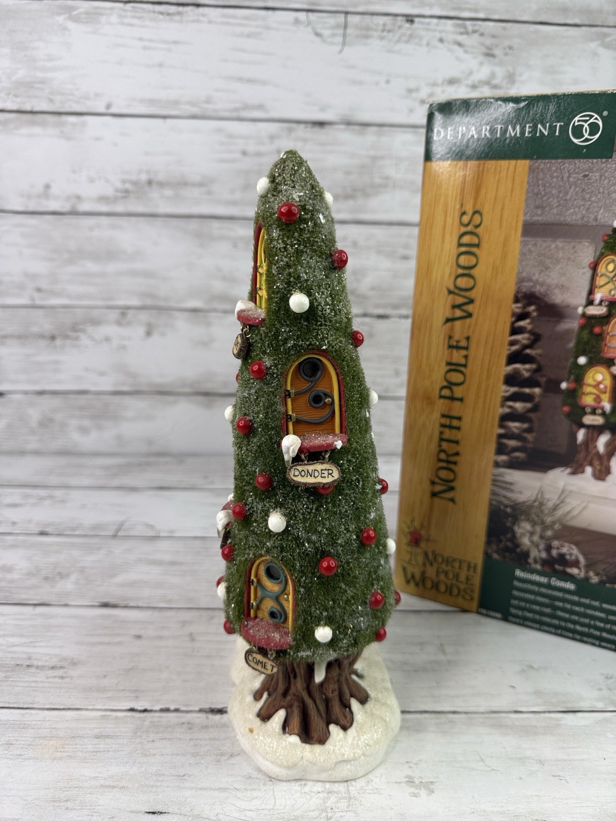 Dept 56 56886 North Pole Woods Reindeer Condo Read description