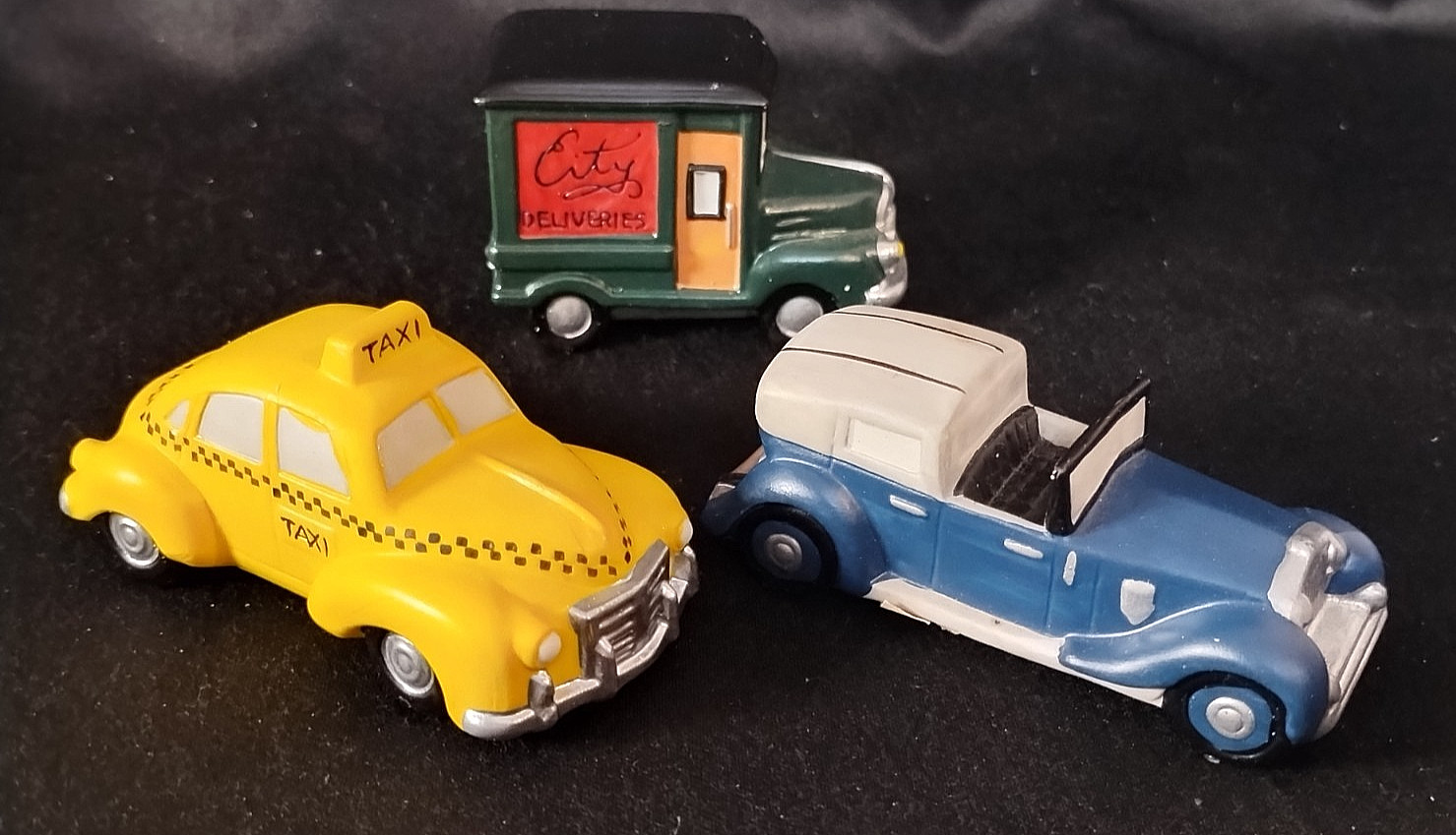 Dept 56 Dicken’s Village Christmas Accessory “Automobiles” 5964-1 Set of 3