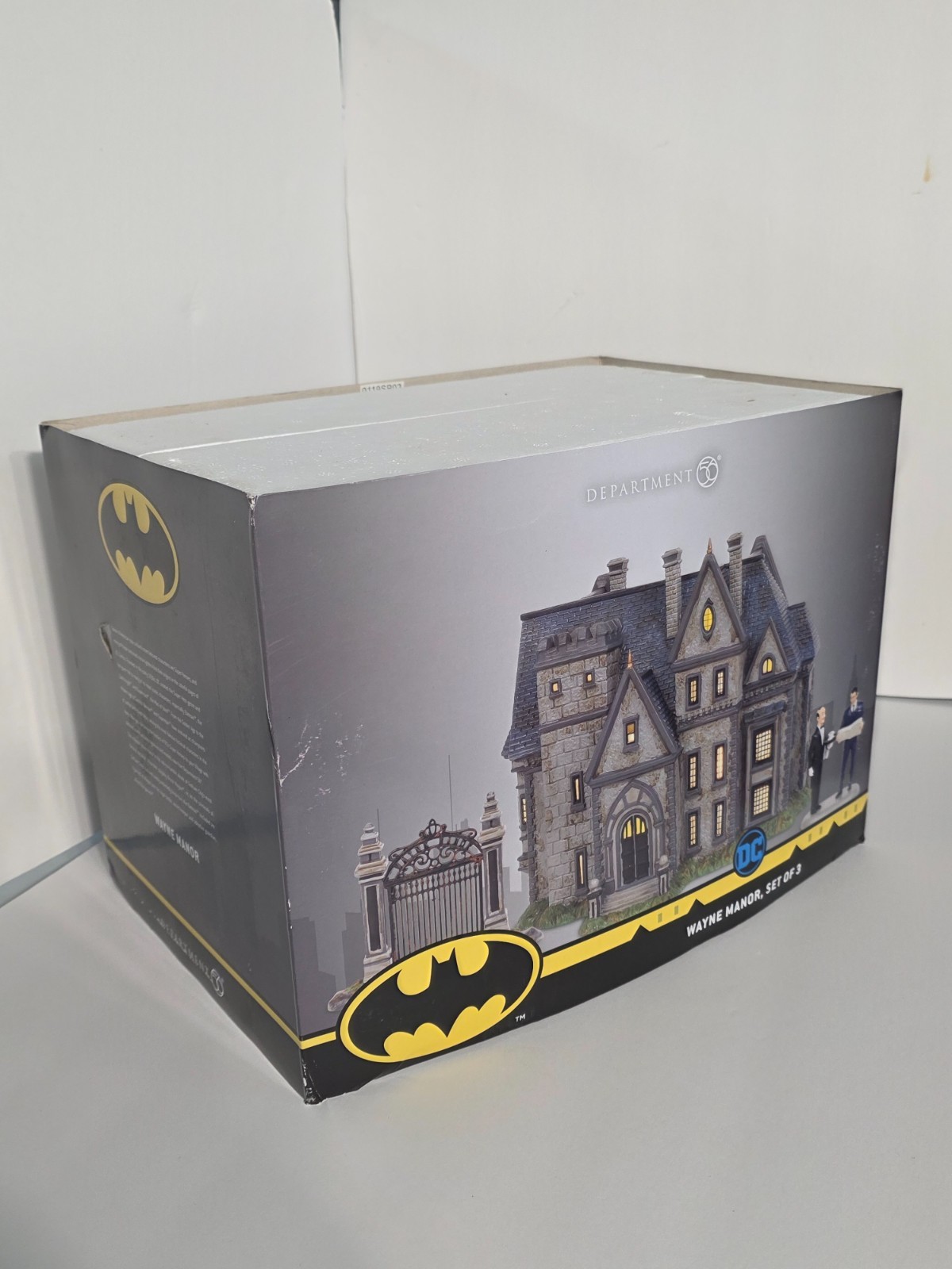 Department 56 Wayne Manor DC Comics Batman Alfred Man Cave Décor