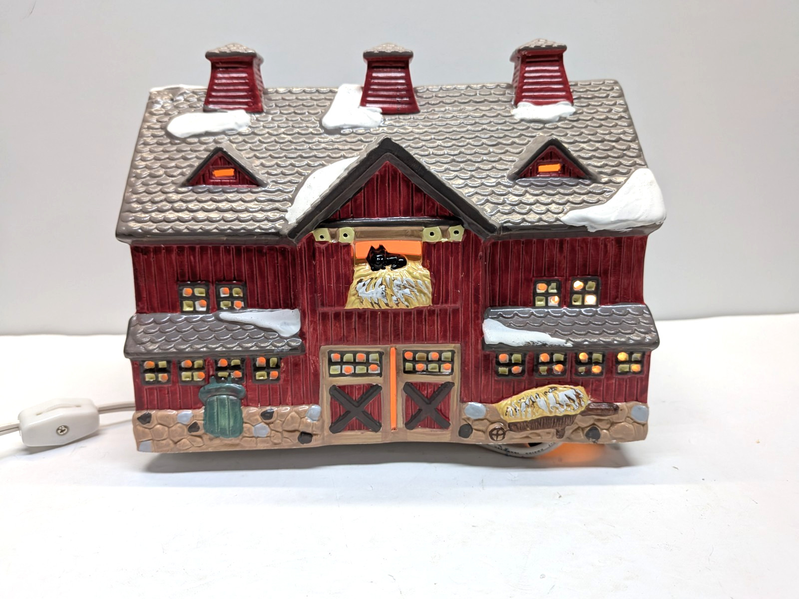 Dept. 56 Snow Village “Red Barn” #5081-4 with original box -includes light cord