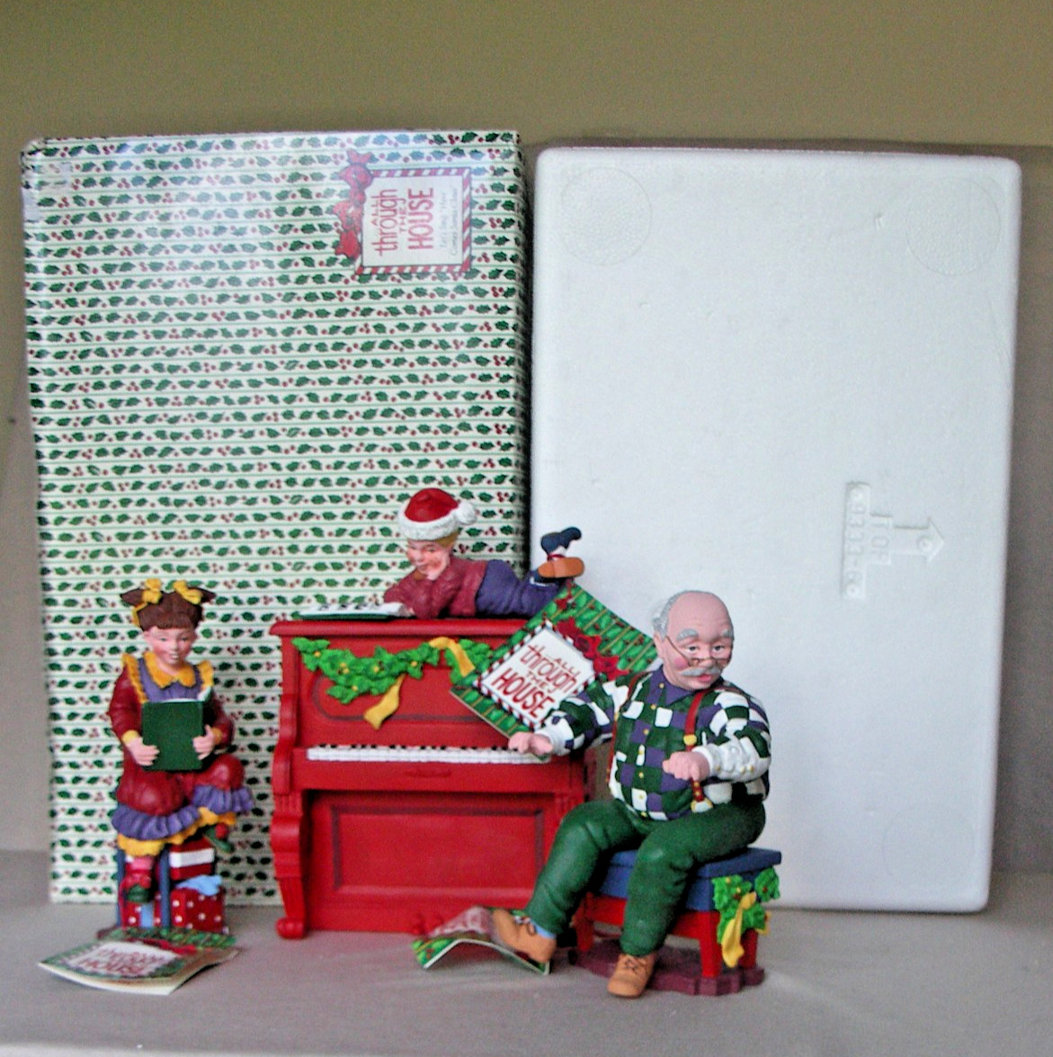 DEPT 56 ALL THROUGH THE HOUSE LETS SING HERE COMES SANTA CLAUS EUC