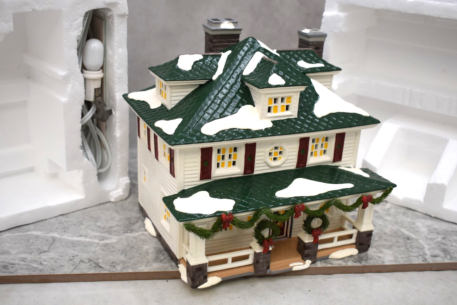 Christmas Snow Village ‘Crosby House’ Unused, Comes with Light (CA17) chalice co
