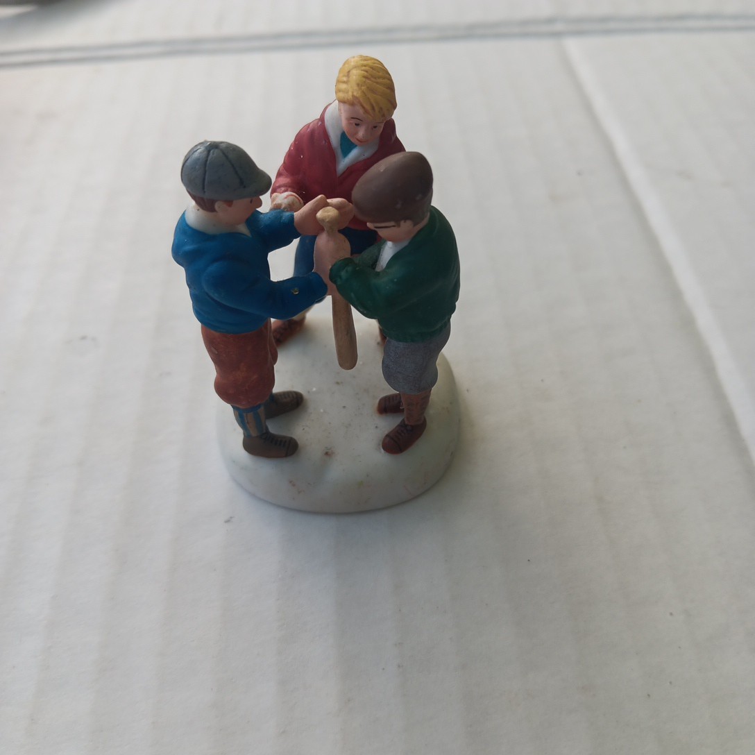 Department 56 Choosing Rights #58990 -Christmas In The City Retired Rare