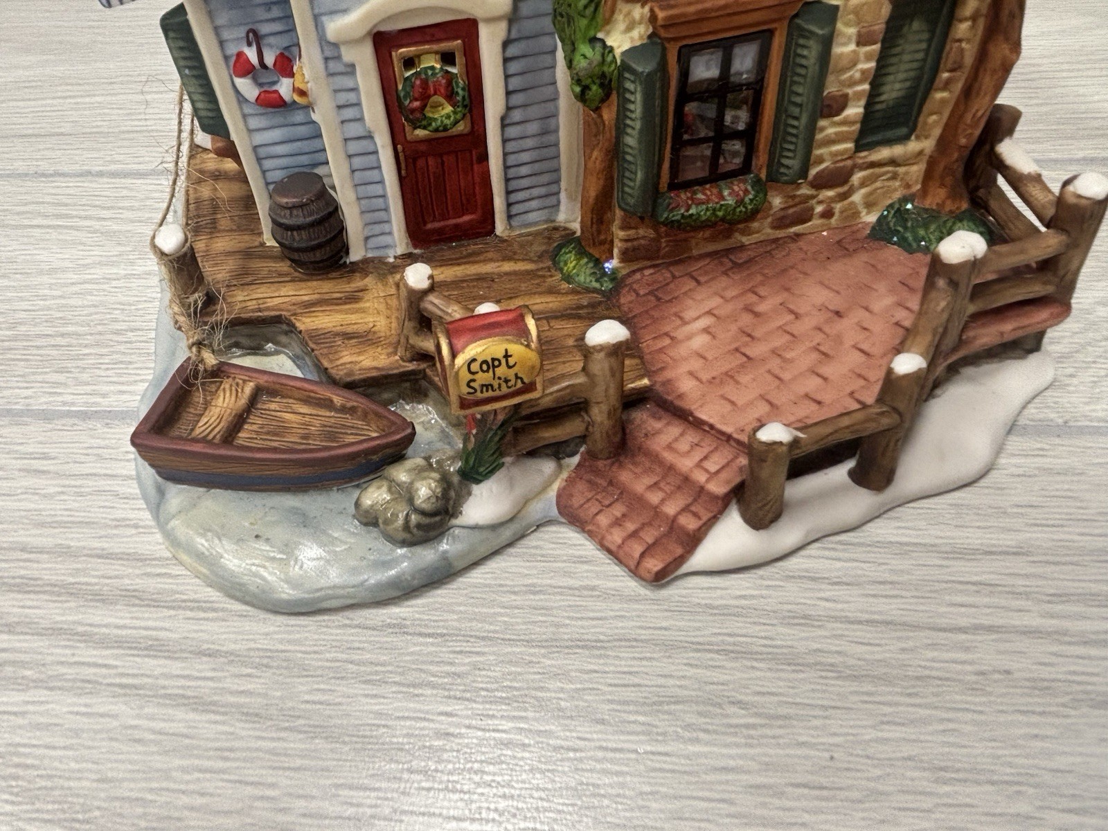 Harborside Village CAPT. SMITH BOAT HOUSE 8.5″ Illuminated Christmas 2003 O’Well