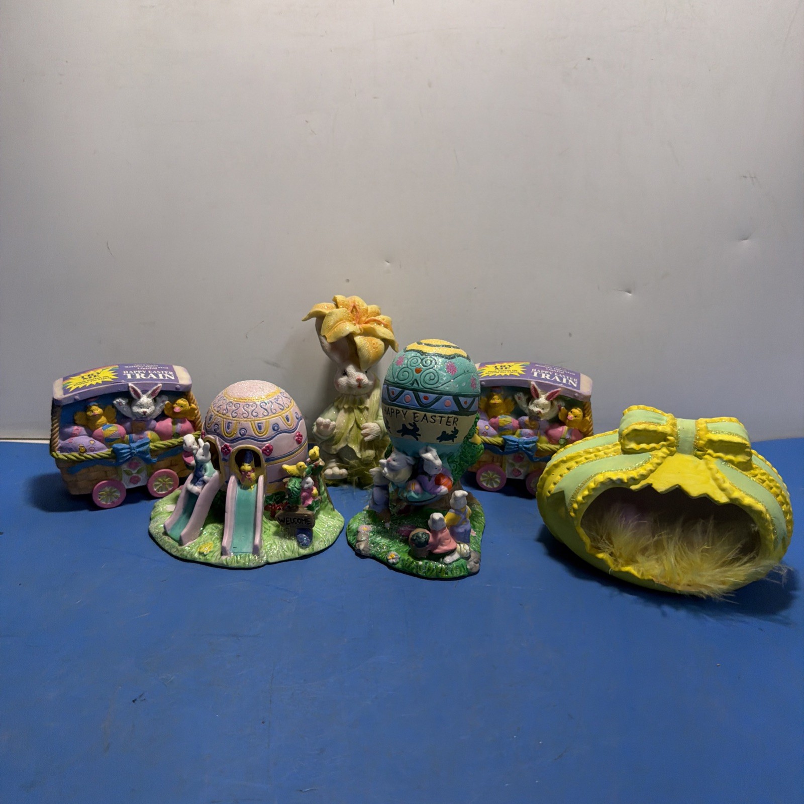 Lot of 6 Easter Spring Decor Figurines Bunny Egg Train Hollow Hollow 2003 Try Me
