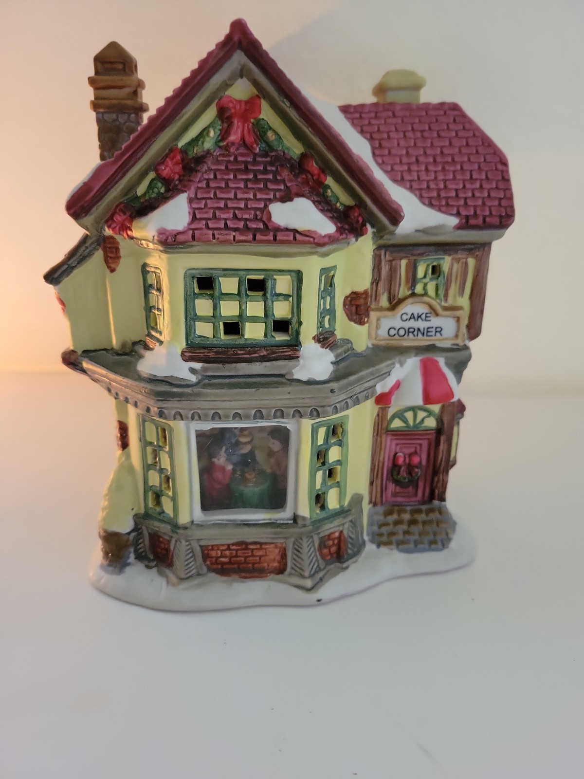 Winter Valley CAKE CORNER Porcelain Lighted House CHRISTMAS VILLAGE 6.5″