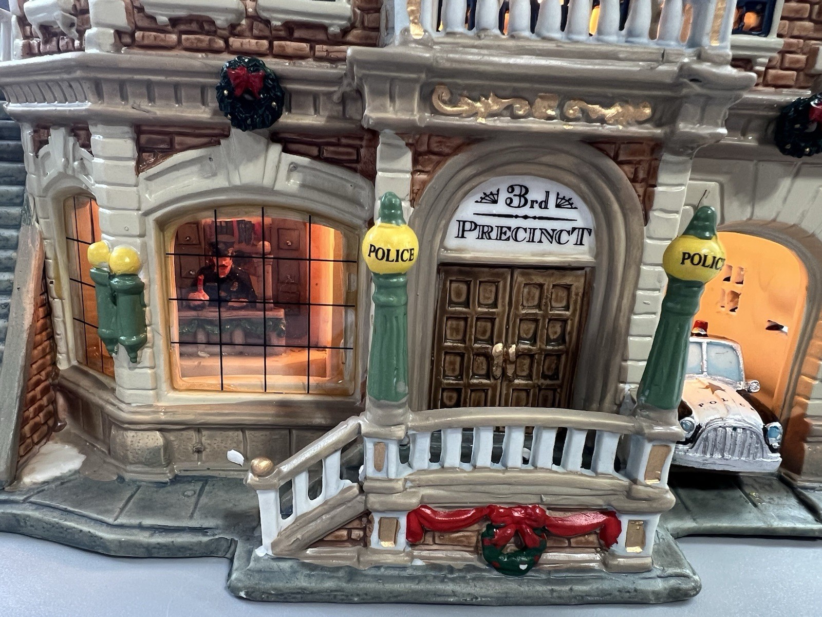 2002 Lemax Christmas Village 3rd Precinct Police Station W/Box 25759S