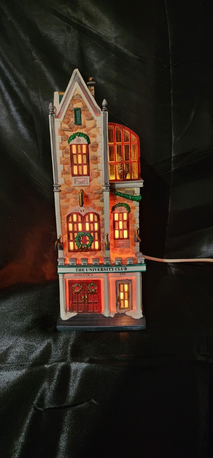 Dept 56 Christmas in the City “University Club” #58945 Item#309