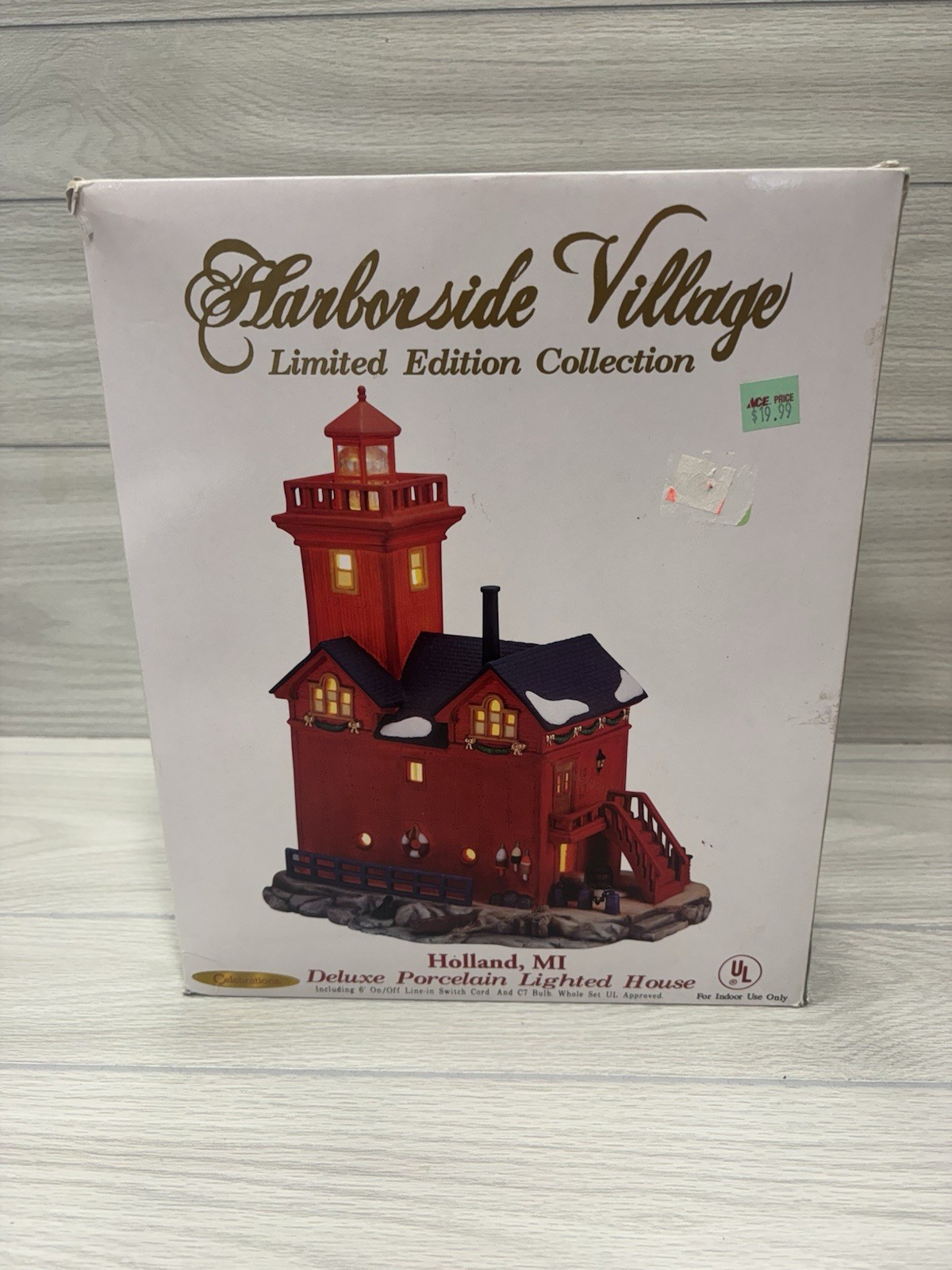 Harborside Village Collection “Holland, MI” Lighted House in Original Box