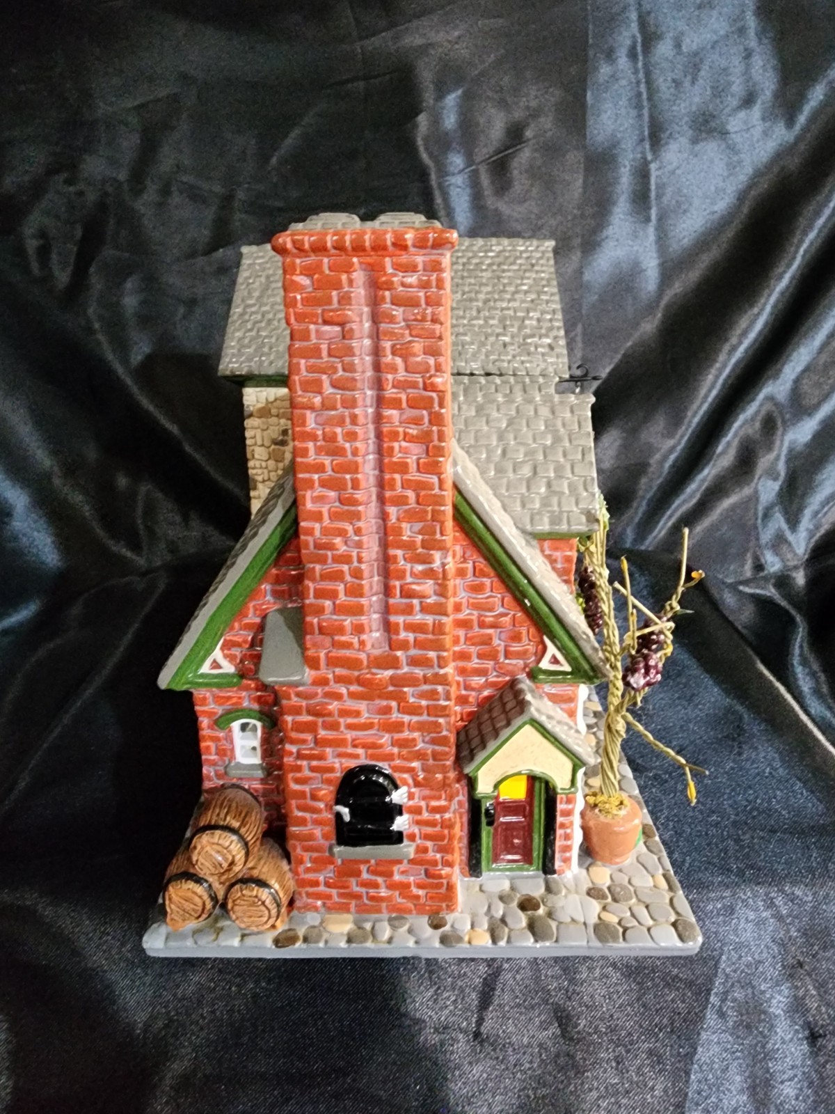 Dept. 56 Snow Village “Vineland Estates Winery” #56.55339 READ
