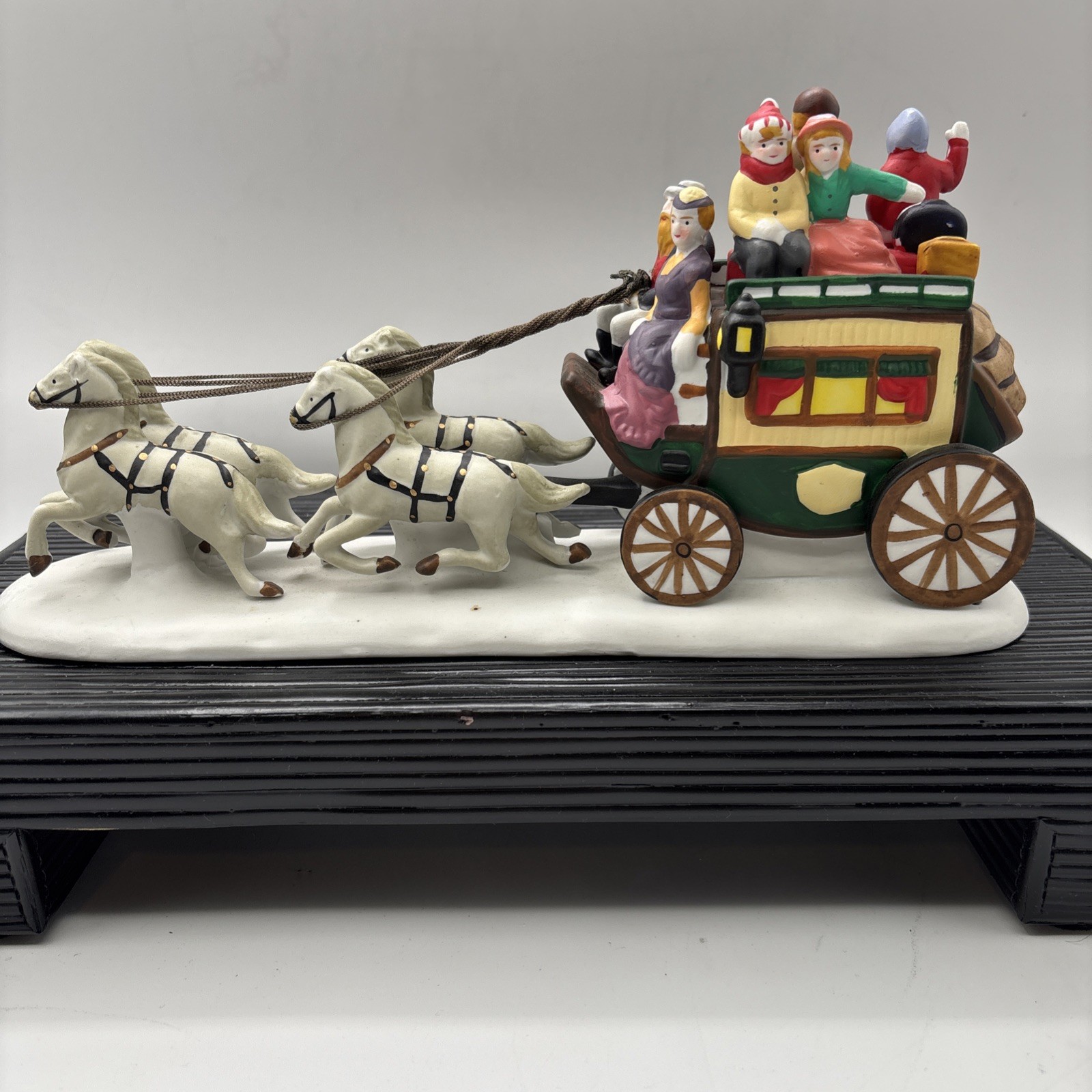 Lemax 1993 Victorian Horse-Drawn Coach Carriage Ceramic Christmas Figurine BOXED