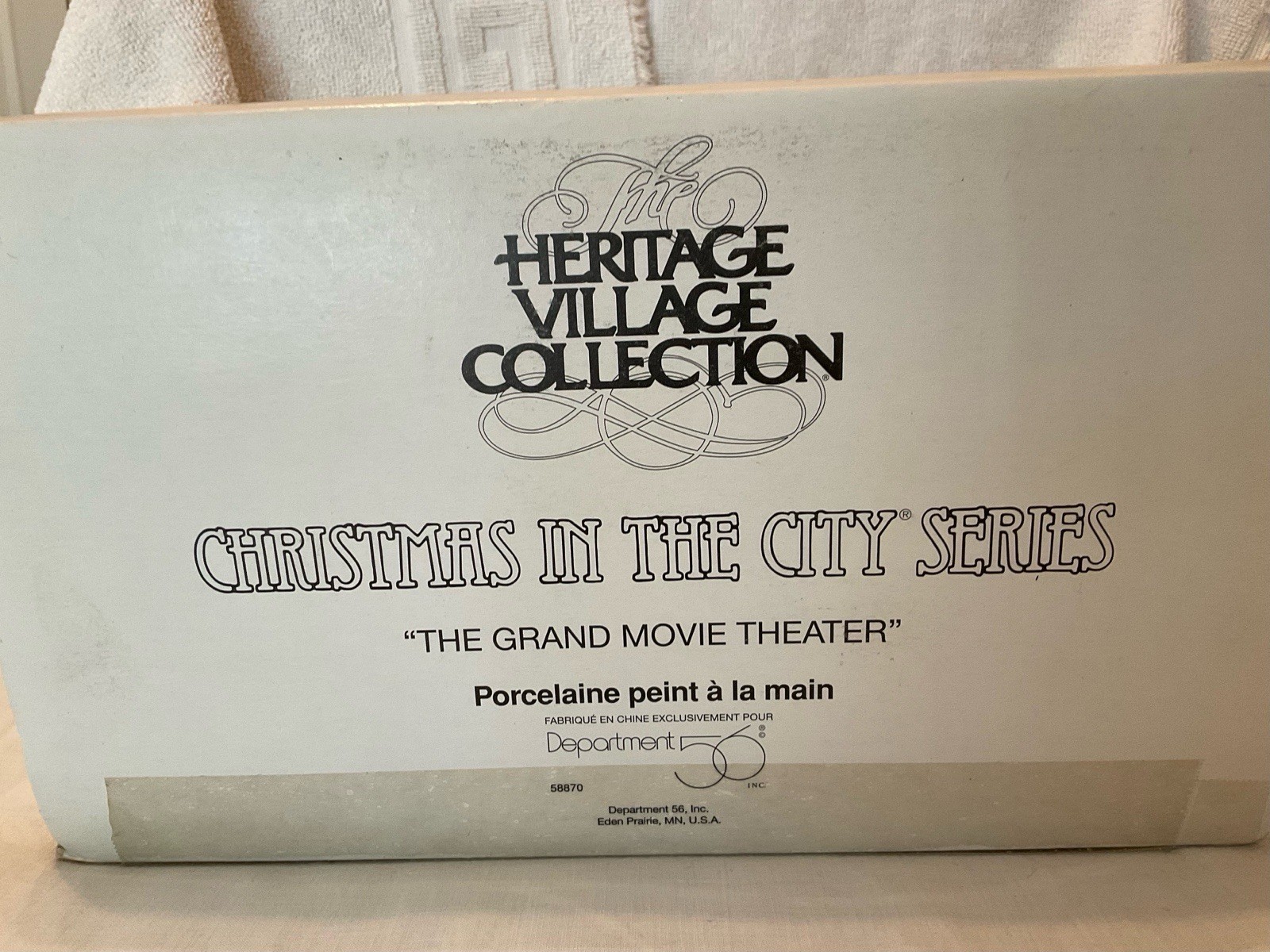 Department 56 Christmas In The City The Grand Movie Theater #58870 w/light RF44