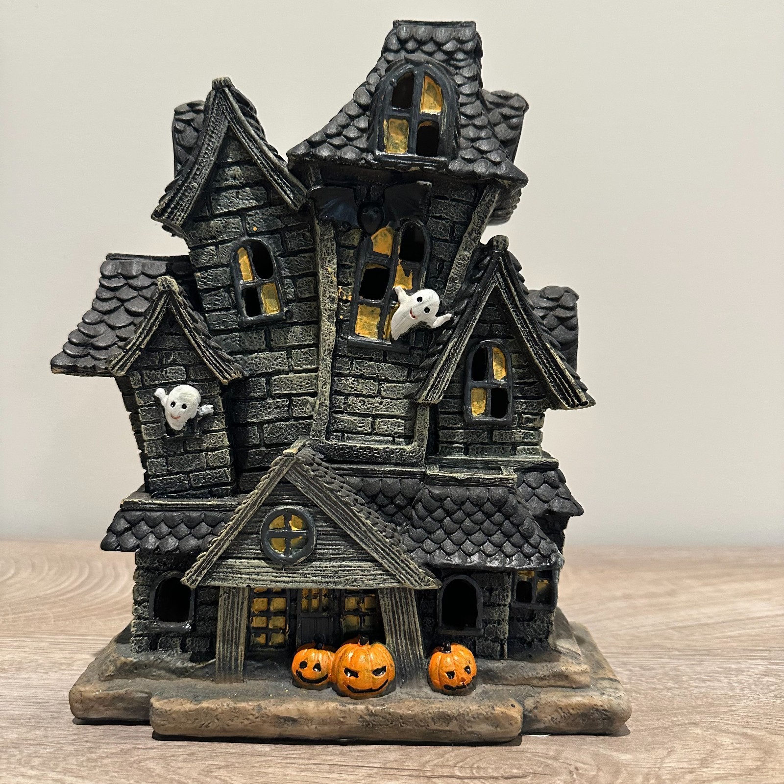 Halloween Victorian 11″ resin Haunted LED light up house in gray and black
