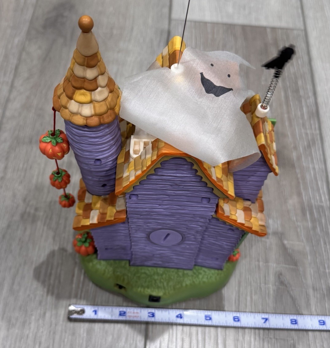 Halloween Haunted House “Boo Drop Inn” Village Motion Lights Sound Boxed