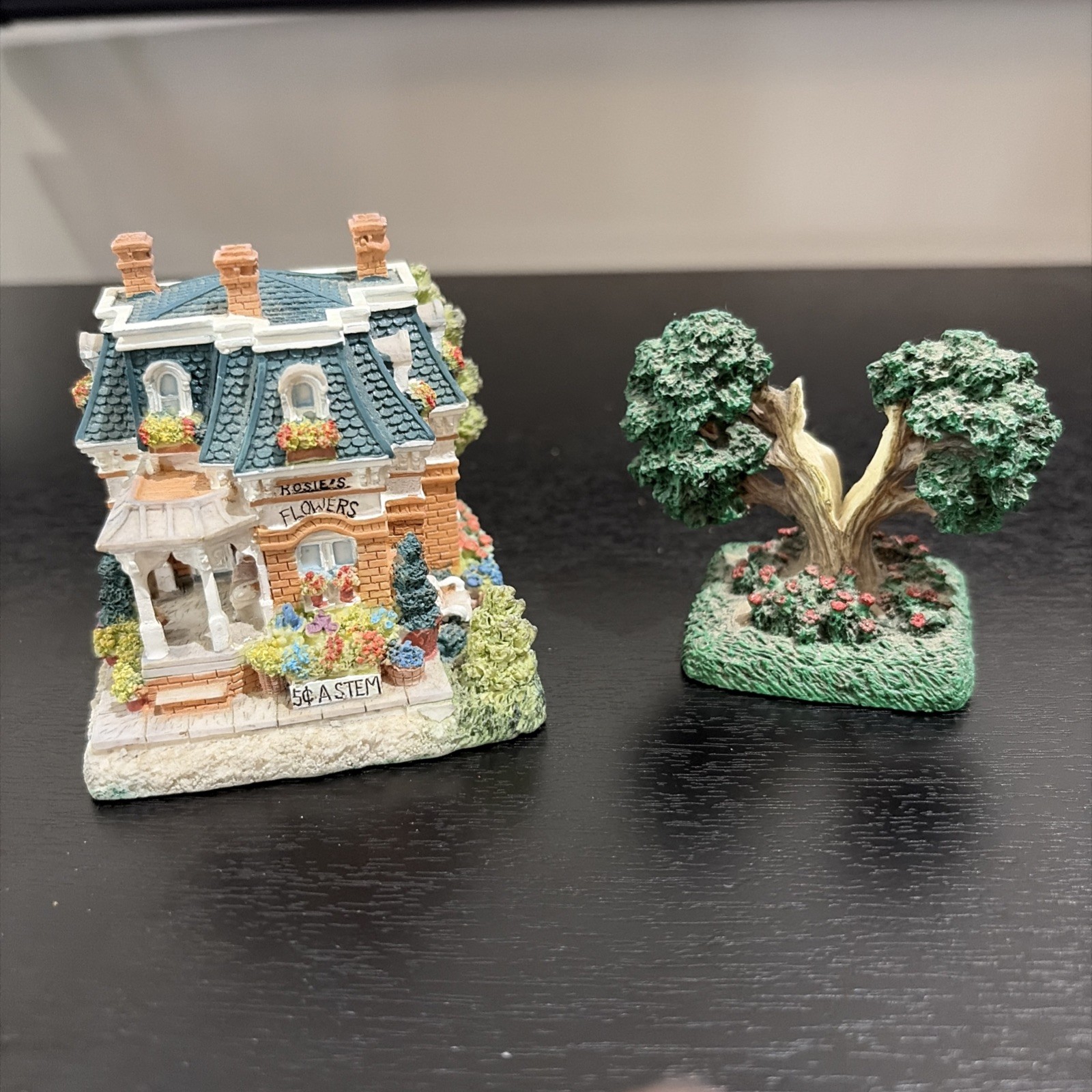 Liberty Falls Rosie’s Flower Shop & Oldest Tree AH178 Vintage 1999 Americana