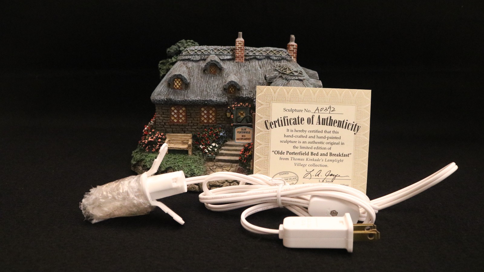 Thomas Kinkade Hawthorne Lamplight Vill “Olde Porterfield B&B” w COA & Light Kit