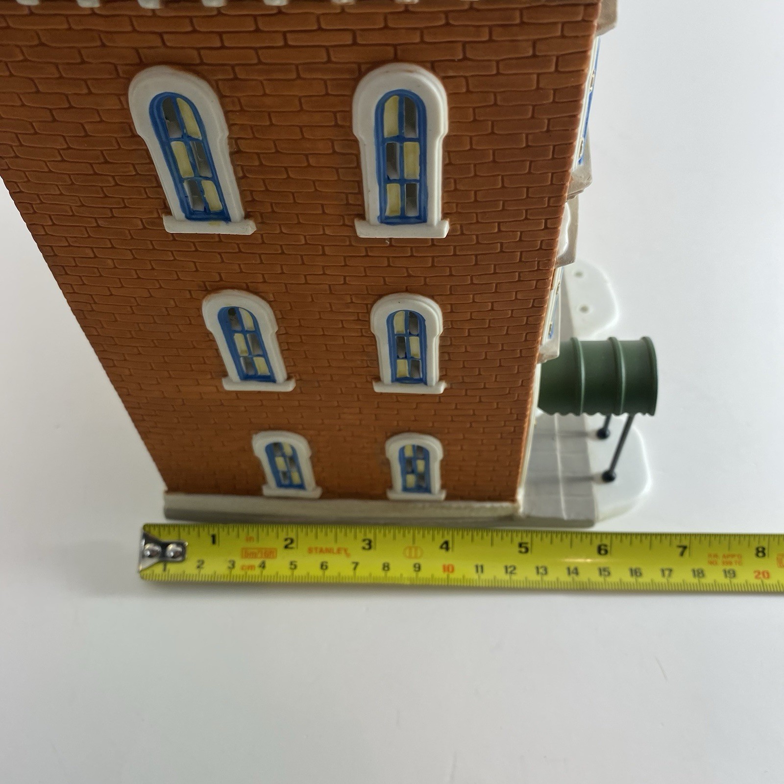 Dept 56 Ivy Terrace Apartments Christmas in the City Series ( Missing 1 Awning)