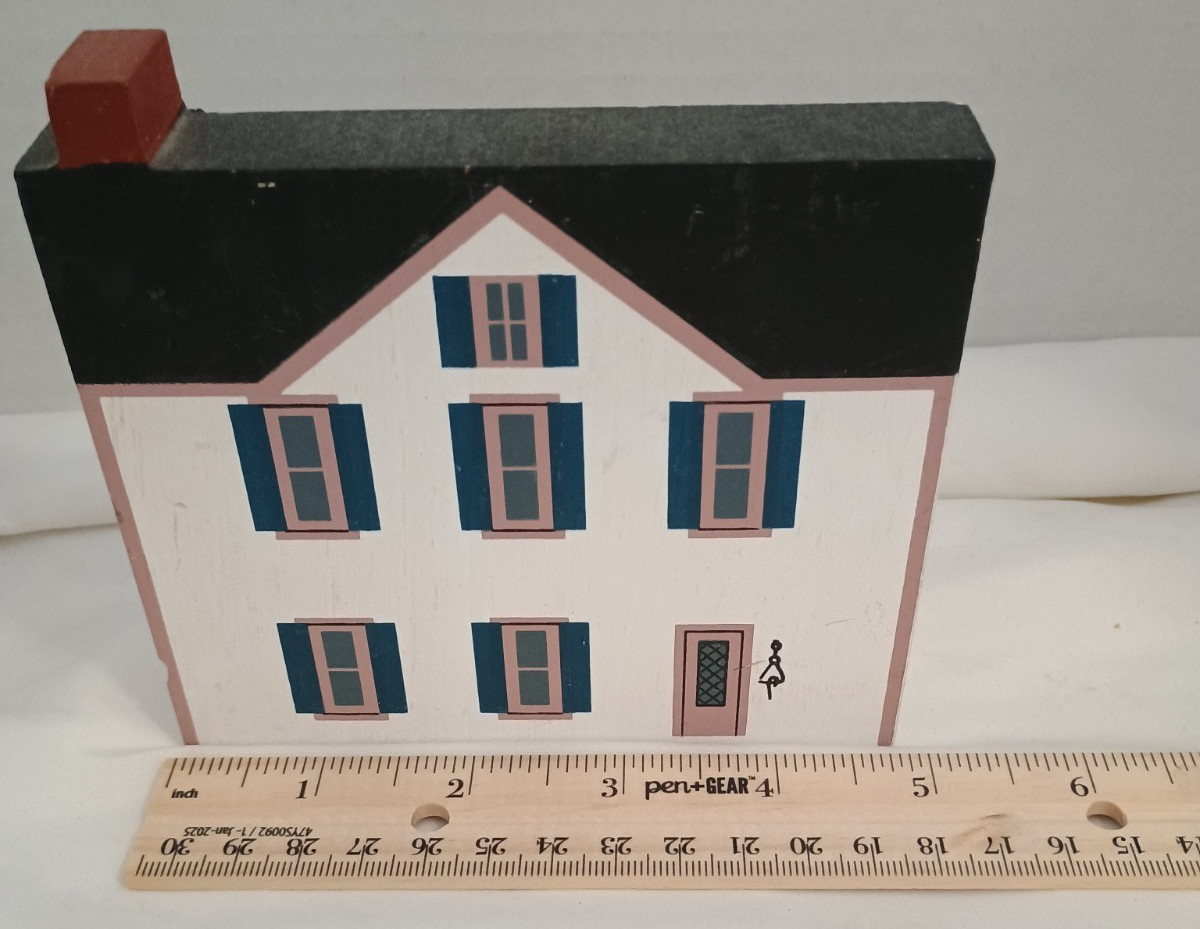THE CAT’S MEOW VILLAGE MIXED WOOD HOME BUILDINGS + MORE LOT Of 7 SIGNED