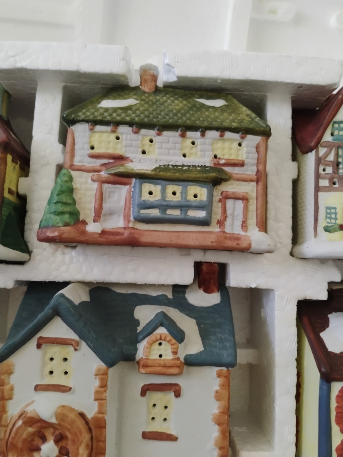 Santa’s Best Dickens of London 10 Hand Painted Porcelain Christmas Village House