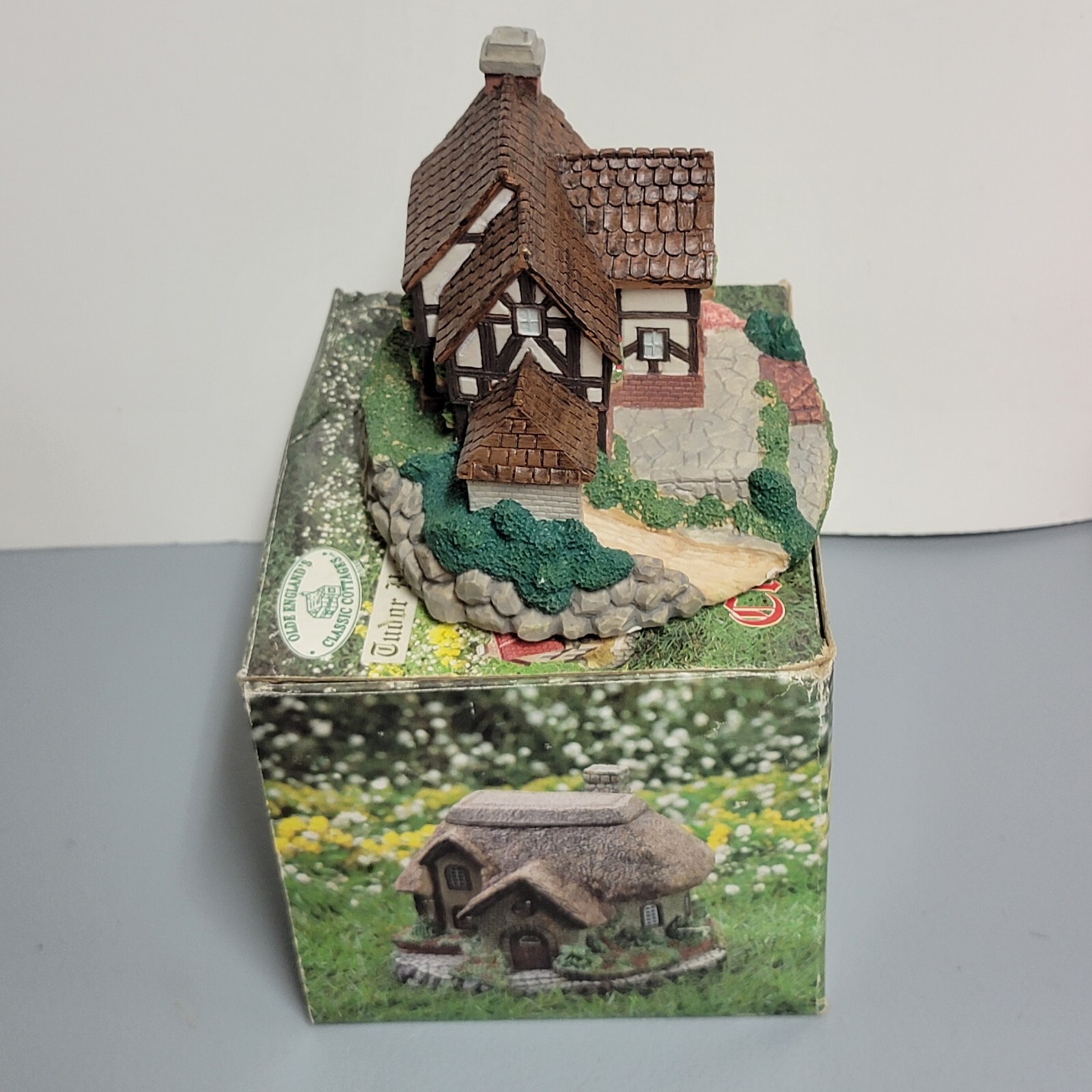 Vintage 1994 Olde England’s Classic Cottages Resin Figurine Tudor Hall 4″