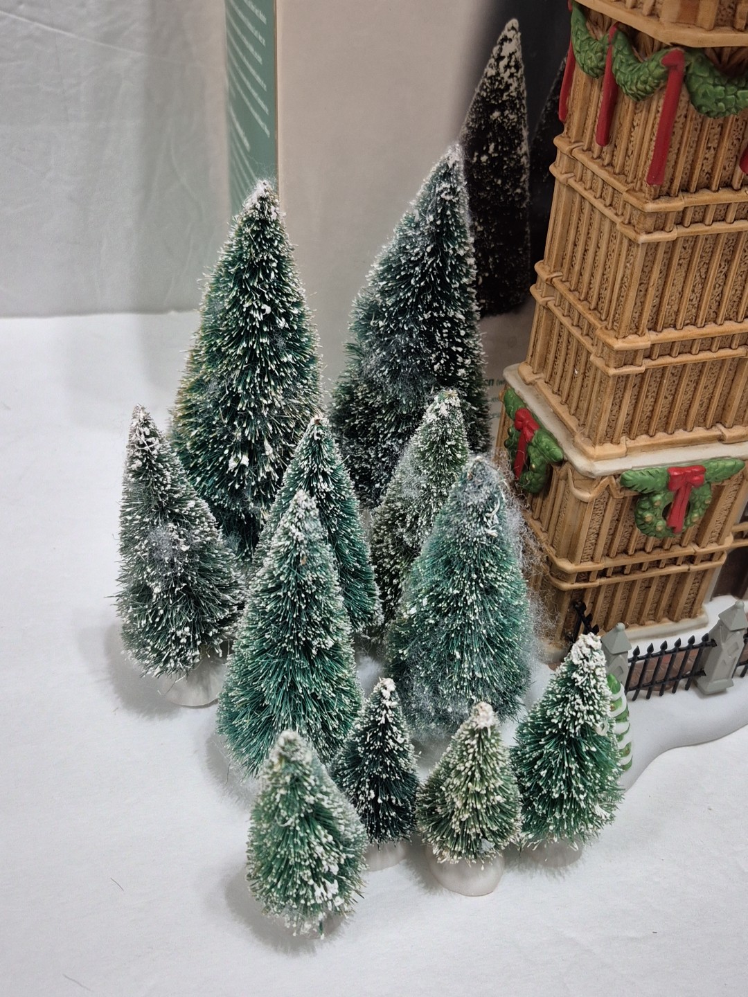 Department 56 Dickens Village “Big Ben” In Original Box With Light & Trees 58341