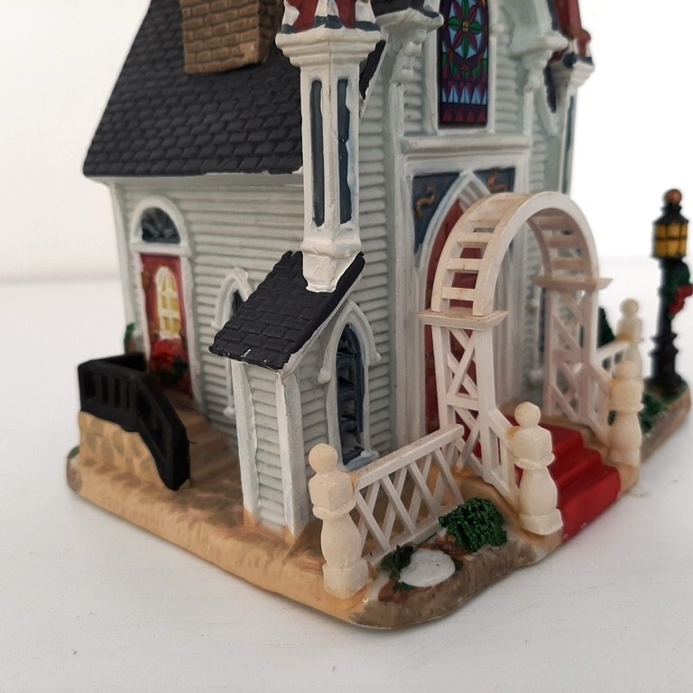 LEMAX Christmas Village Creekside Chapel Church 2006 #65367, 7″ Tall