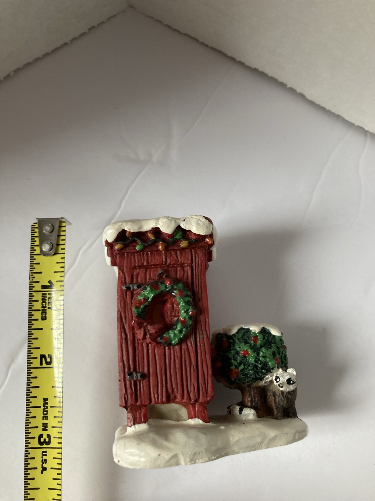 Lemax Christmas Village Accessory Outhouse with Raccoon Figure #64481 2 3/4″