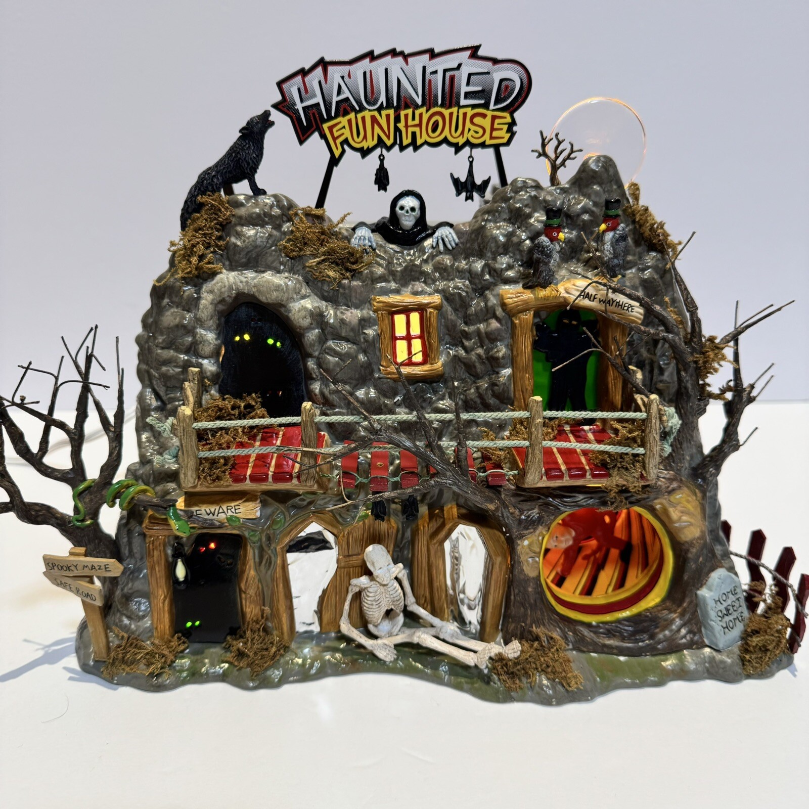 Department 56 Snow Village Halloween HAUNTED FUN HOUSE 2001 Works Moves 55094