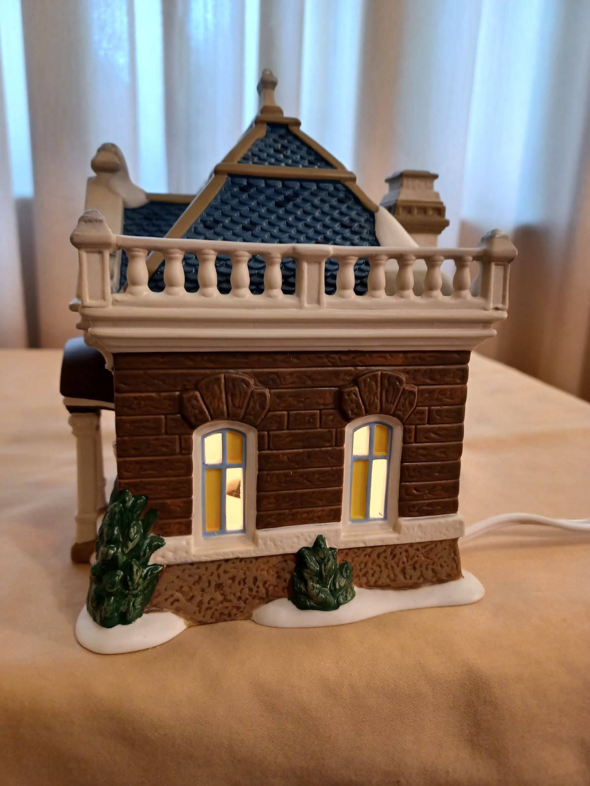 Department 56 New England Village – Lincoln Bank – 4044824