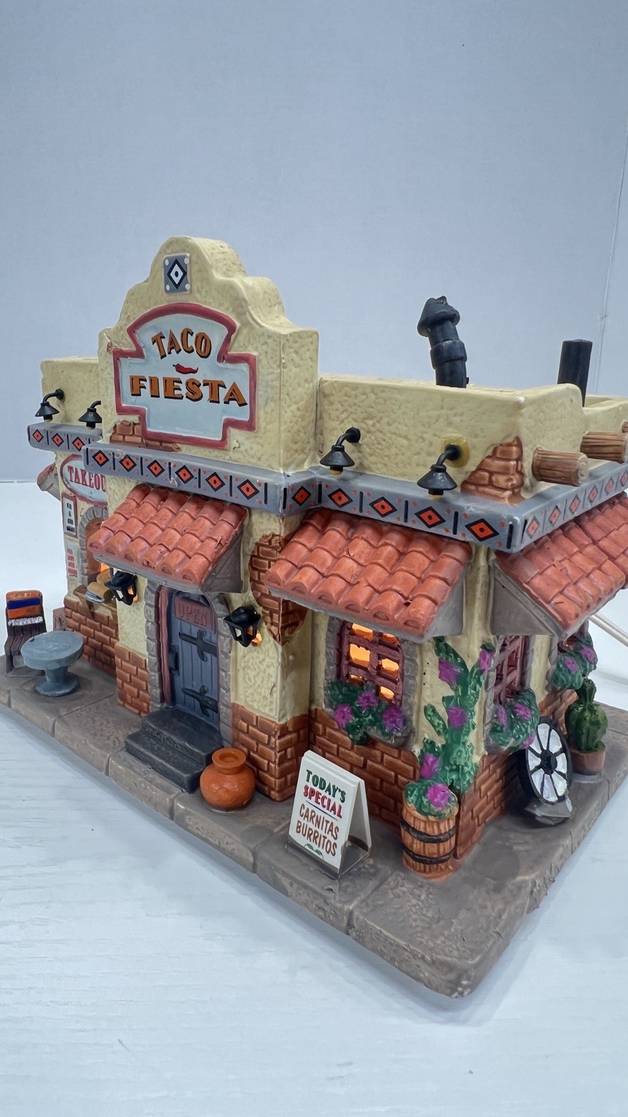 Lemax Holidays And Seasons Taco Shop “Taco Fiesta” 35577 Retired RARE And NEW !