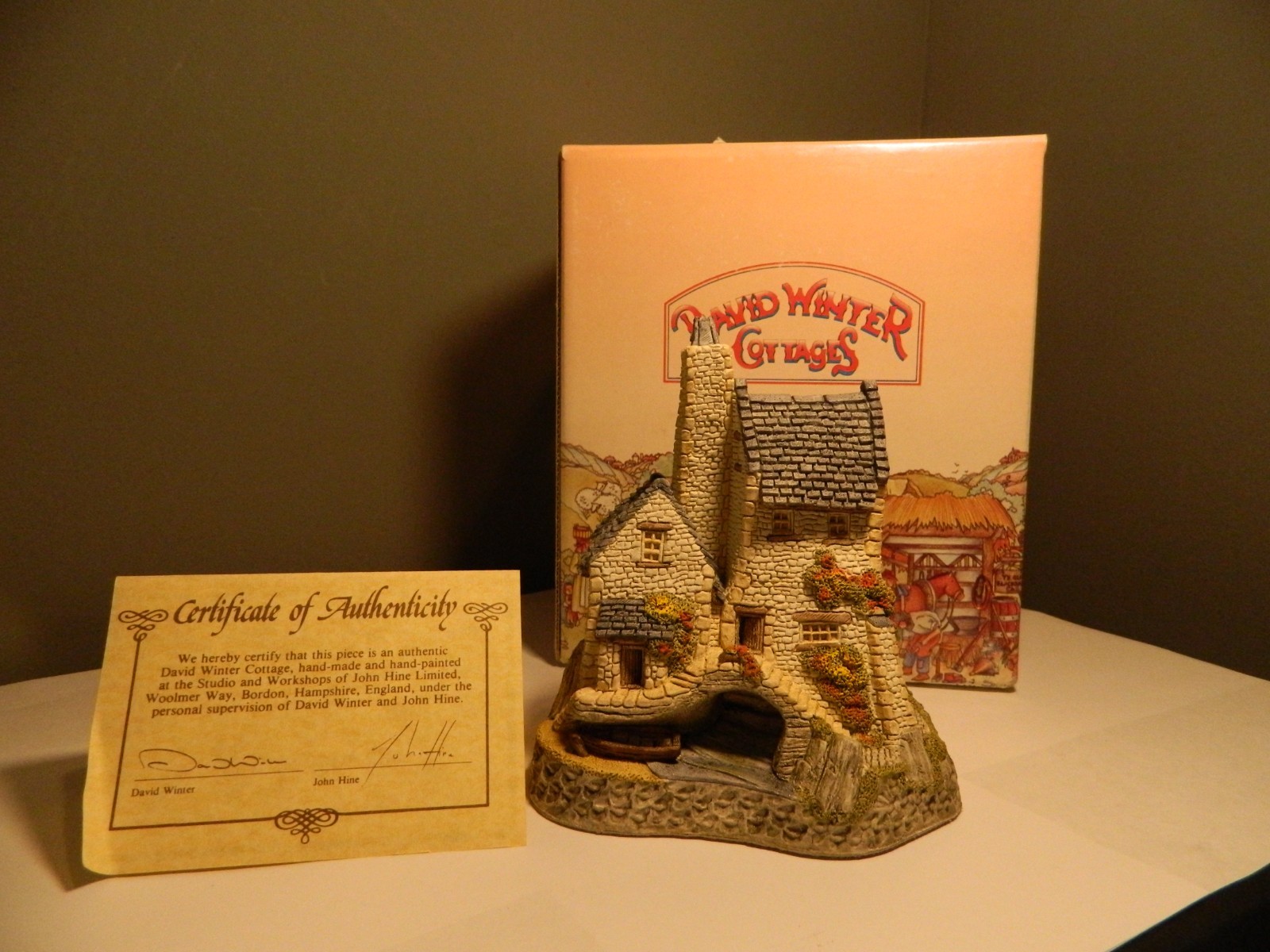 VINTAGE DAVID WINTER COTTAGE “TAMAR COTTAGE”, 1986 W/ BOX & CERTIFICATE