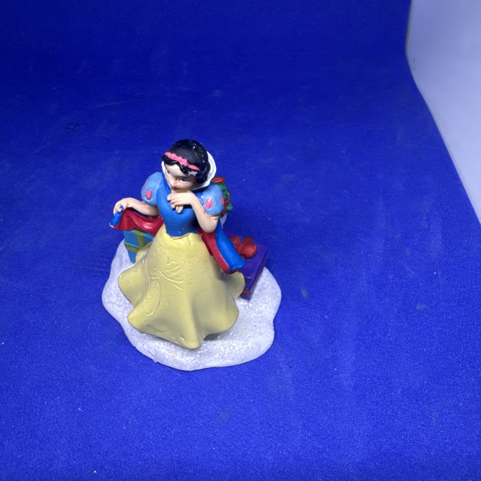HAWTHORNE VILLAGE/DISNEY HI-HO HOLIDAY COTTAGE W/ SNOW WHITE