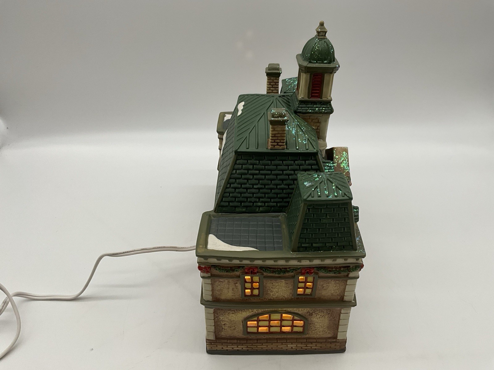 Santa’s Workbench Collection “Tamarack Towne Hall” Porcelain VTG Christmas House