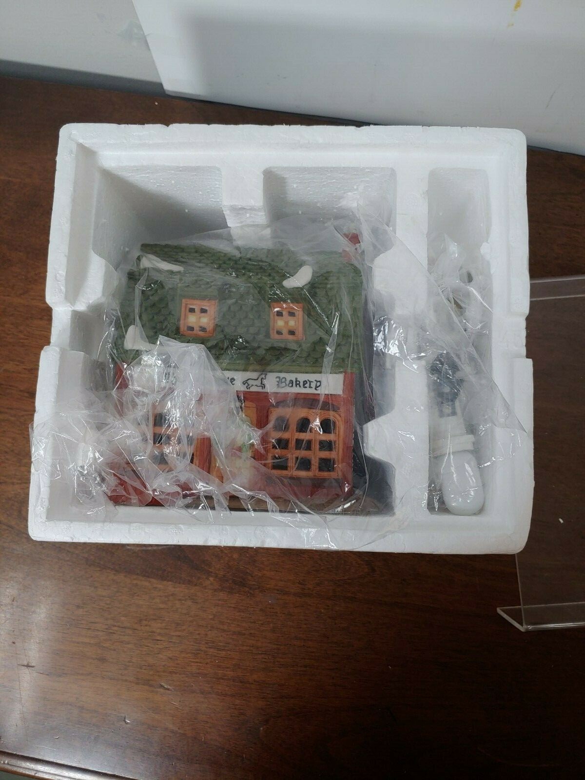 WHITE HORSE BAKERY – DEPT 56 DICKENS VILLAGE – COMPLETE IN BOX