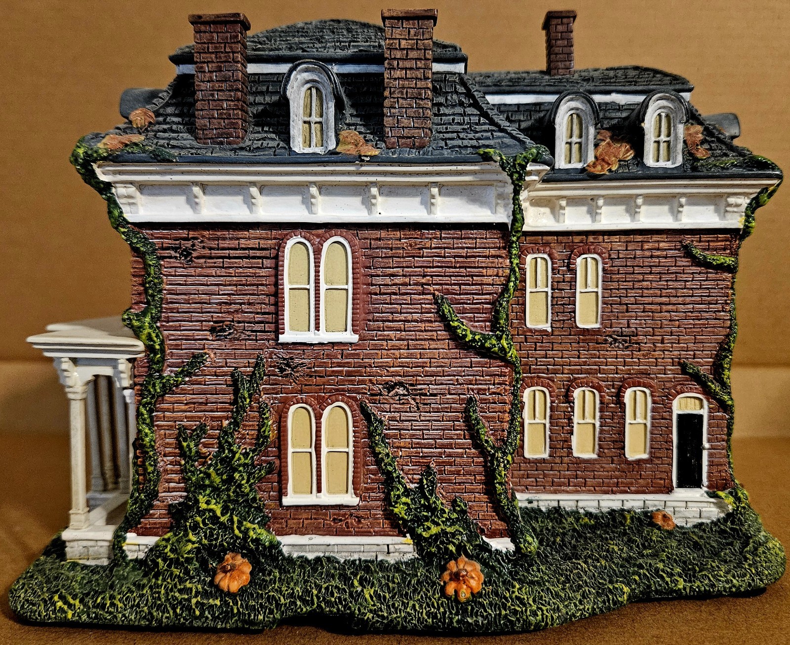 The Bradford Exchange Hawthorne Village America’s Most Haunted MCPIKE MANSION