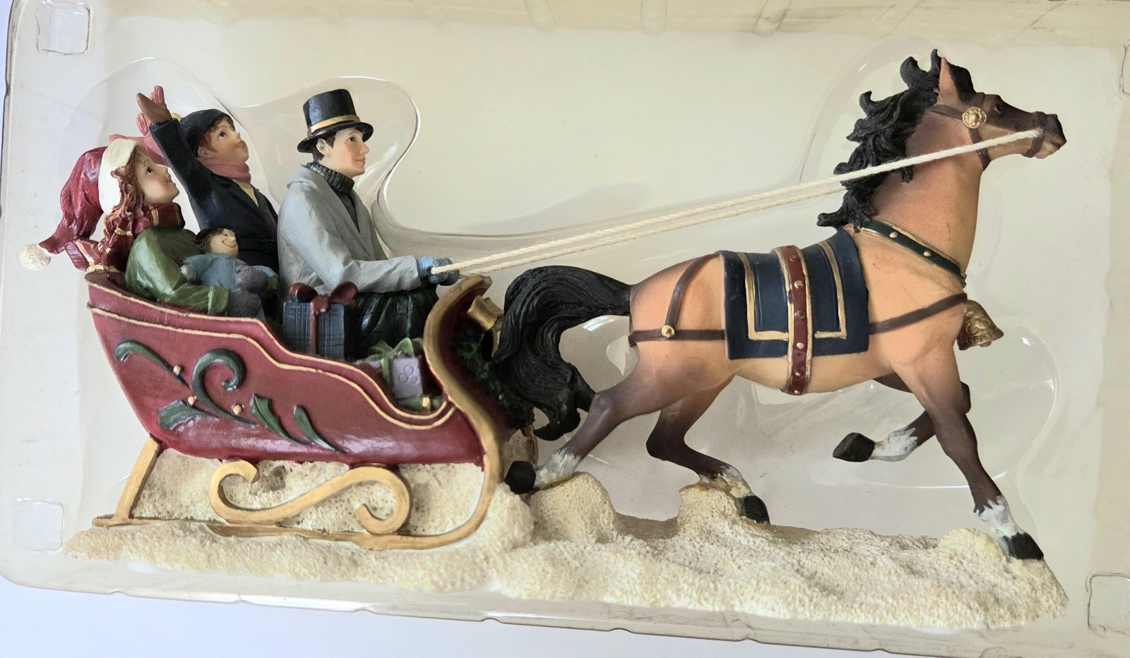 VINTAGE 2005 MERVYNS VILLAGE SQUARE HORSE DRAWN CARRIAGE FIGURE NRFB