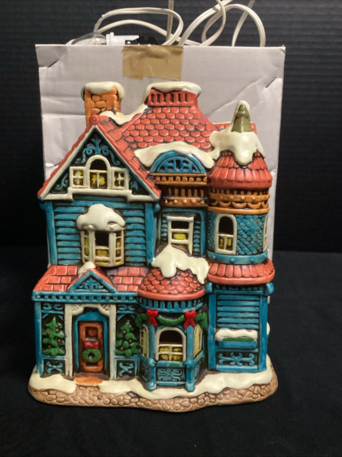Vintage Lefton 1987 Colonial Village “House Of Blue Gables” 06337 W/ light