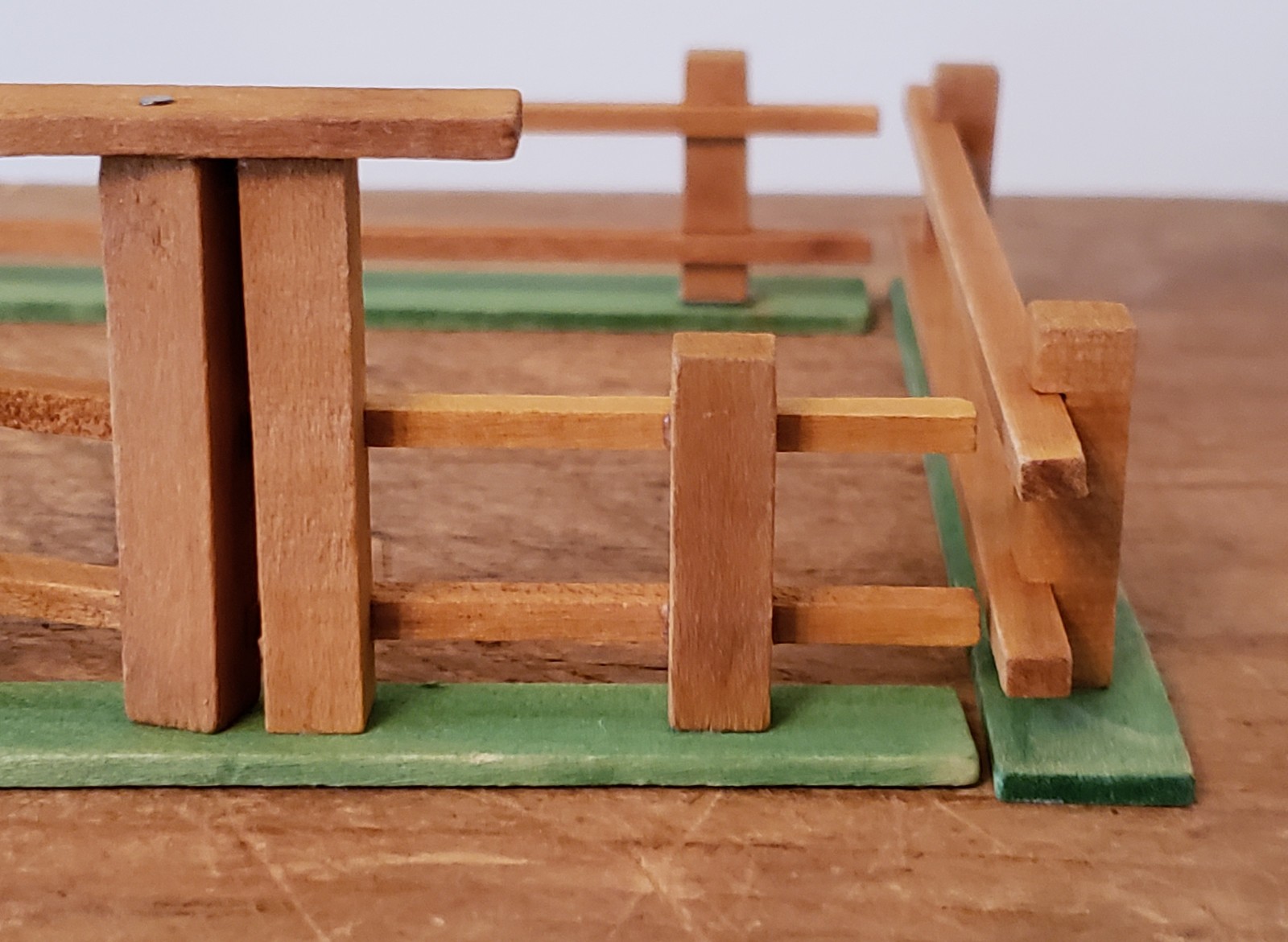 Vintage 4PC Wood TINY 6″W X 2″T Germany PUTZ Erzgebirge VILLAGE Christmas FENCE