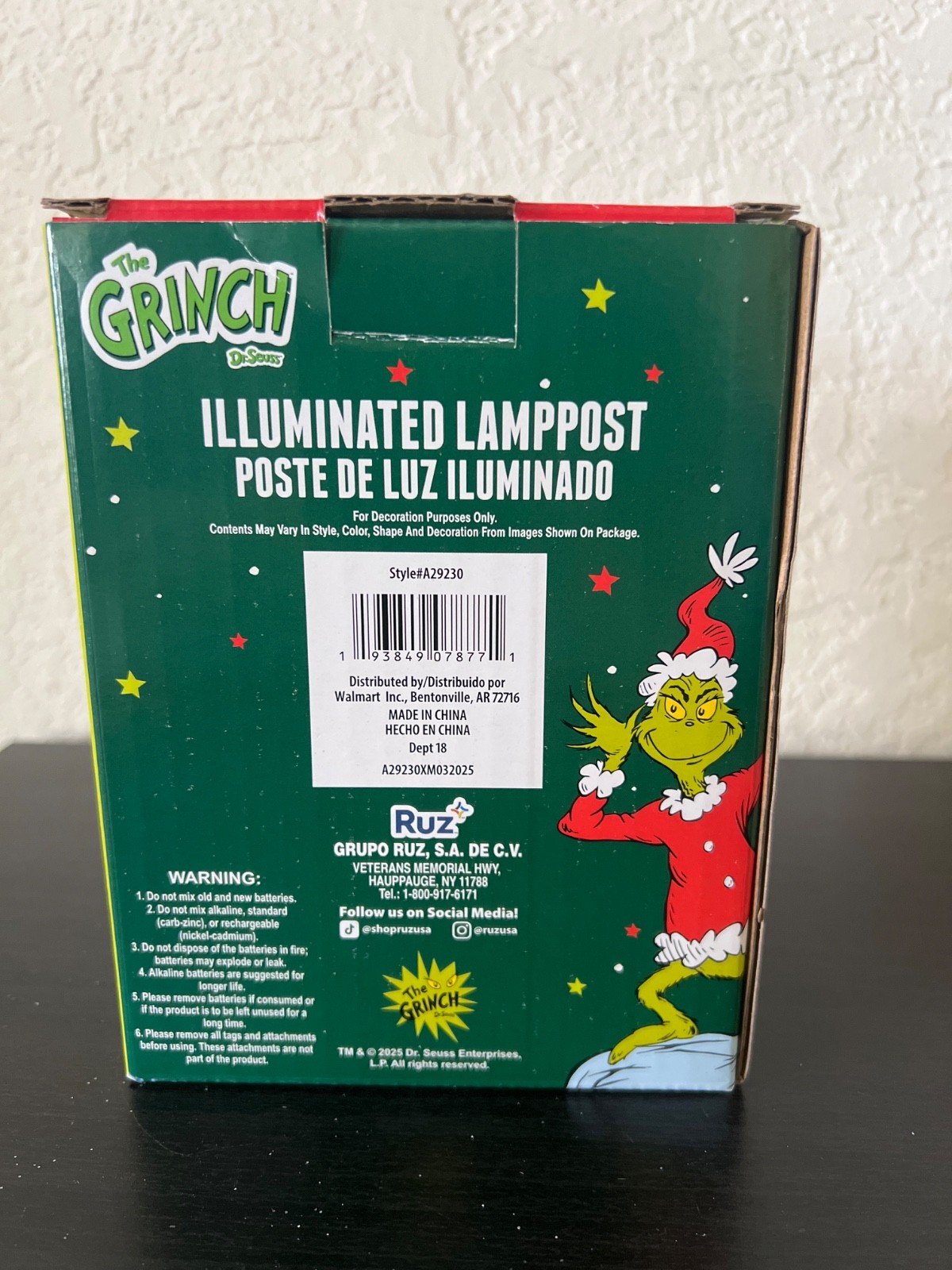 2025 Dr. Seuss GRINCH & MAX LAMP POST Light-Up Figurine Christmas Village NEW