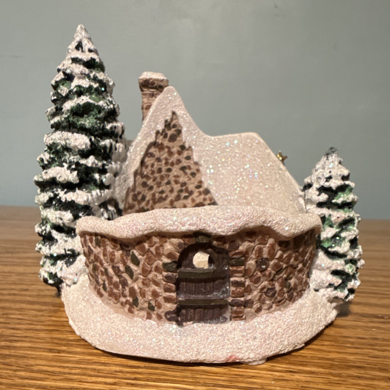 Thomas Kinkade Memories of Christmas 2005 Glitter Resin Snowy Cottage House