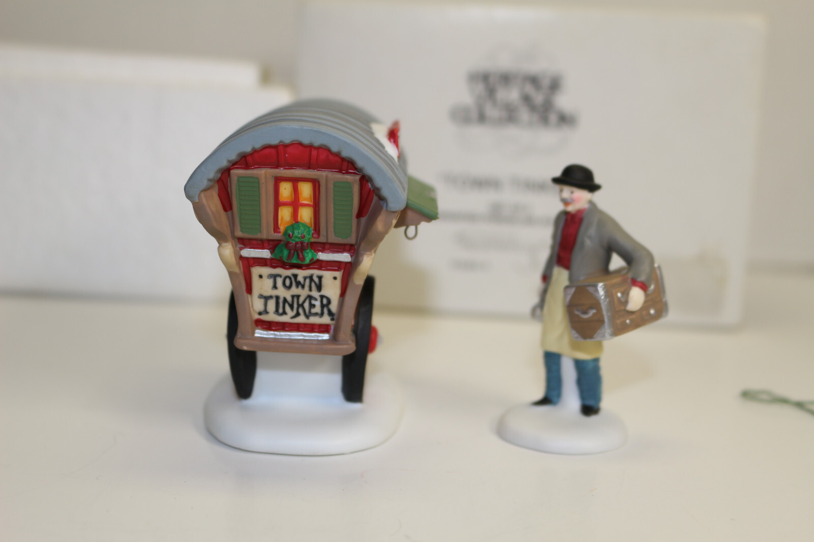 New in Box Dept 56 Heritage Village Collection ~Town Tinker~ #56464 Sealed Pans!